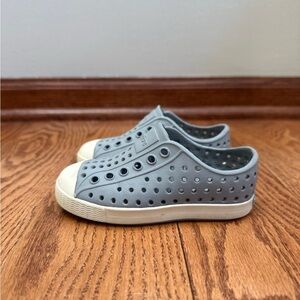 Native Shoes Kids Size C6 Gray